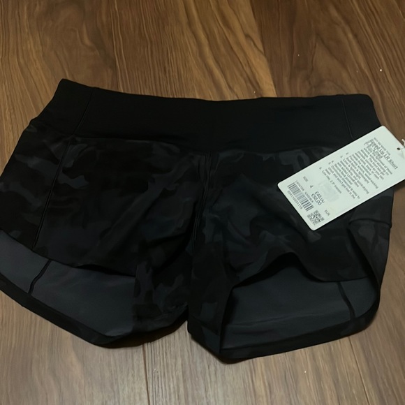 lululemon athletica Pants - NWT Lululemon speed up LR short 2.5” size 4,8 black camo